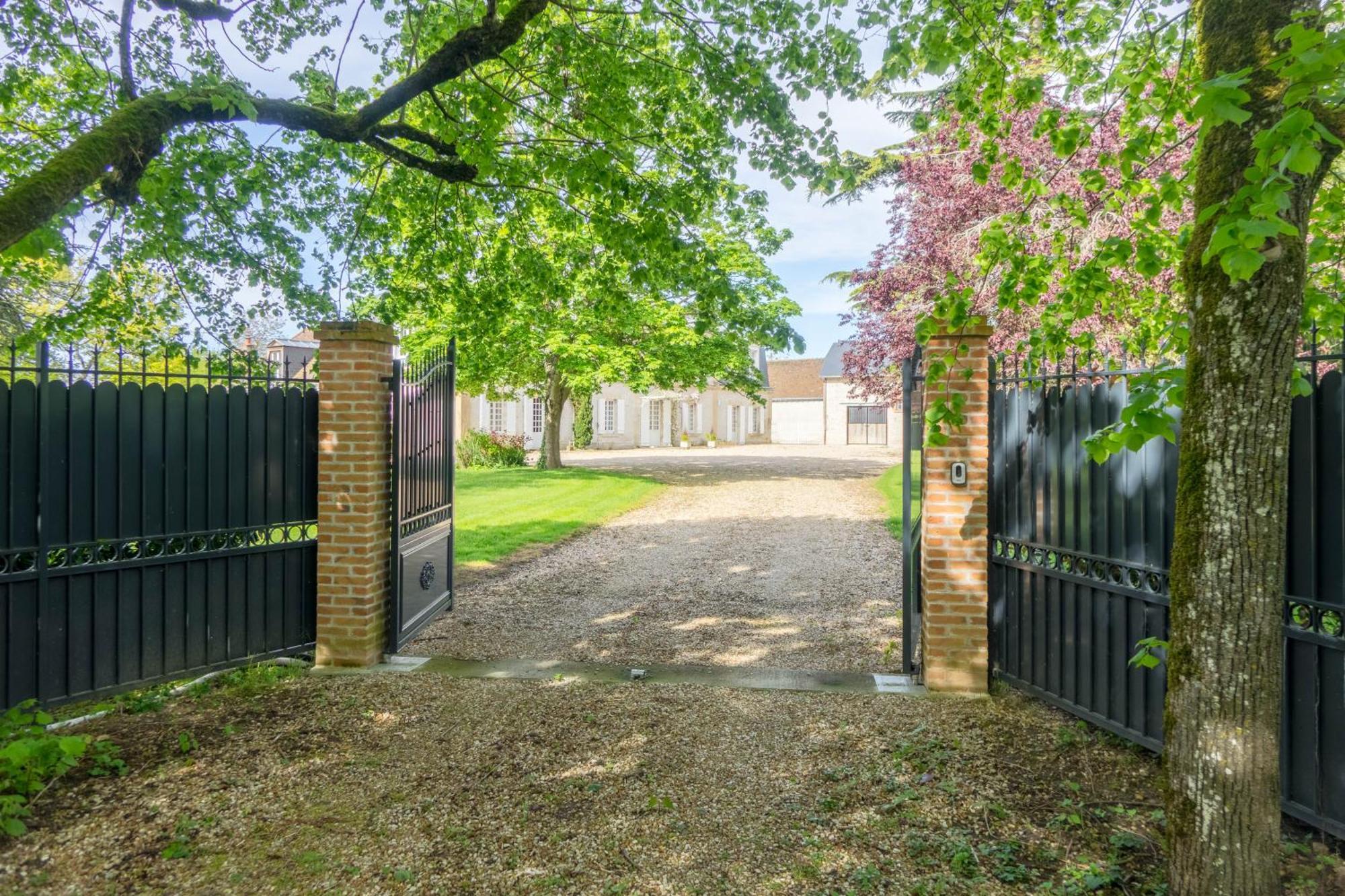 Maison Chaleureuse De 4 A 12 Personnes Neuville-aux-Bois 外观 照片